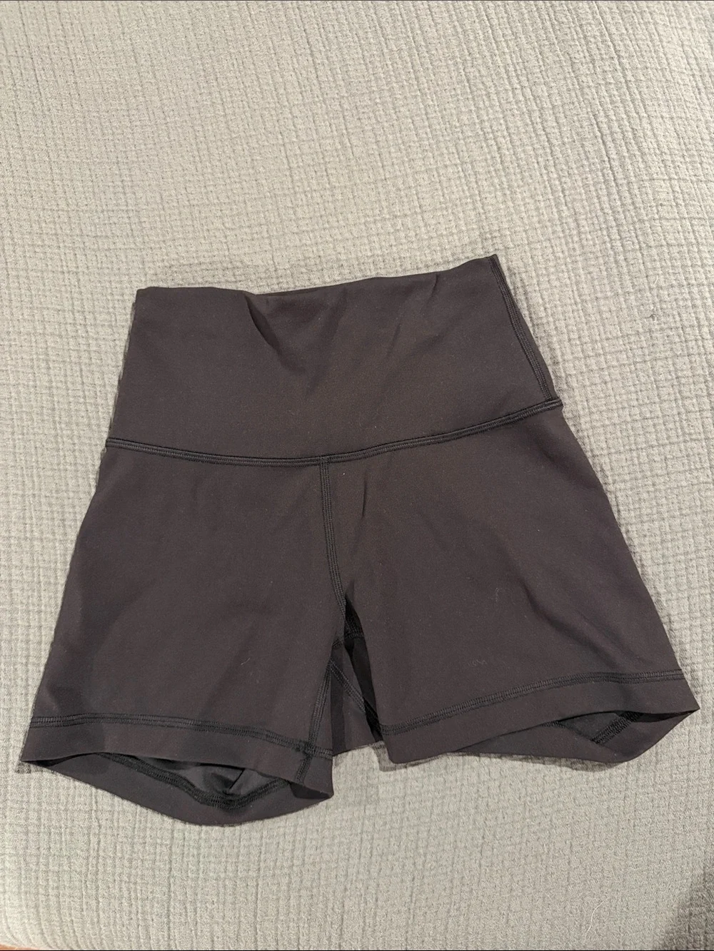 Black High-Waist Women's lululemon 4 in Wunder Train Shorts- sz 4